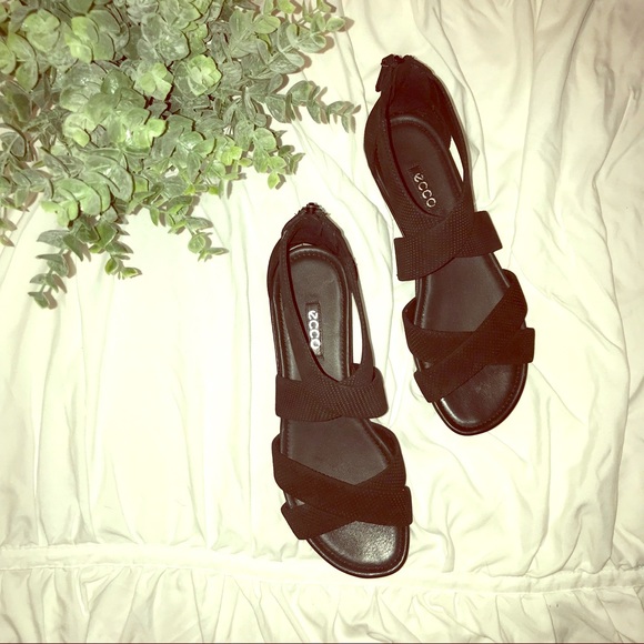 ecco w flat sandal